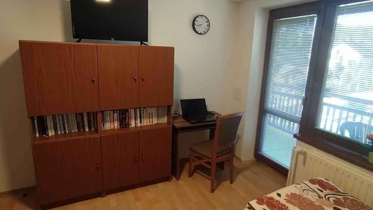 Apartman U Spycharu Bile Policany Εξωτερικό φωτογραφία